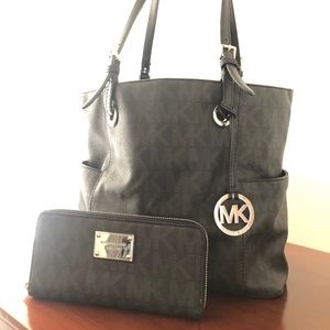 Michael Kors Purse / Wallet